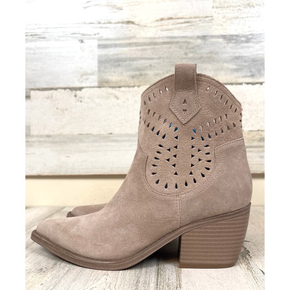 Marc Fisher Womens 7.5 Light Gray Giddyup Suede Cowboy Western Booties
